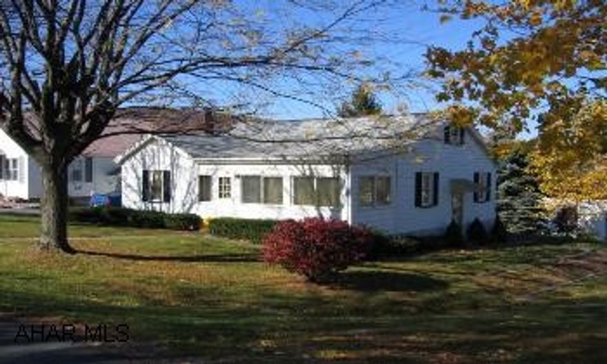 Very nice well kept 2BR/1BA house with lots of potential. Carport