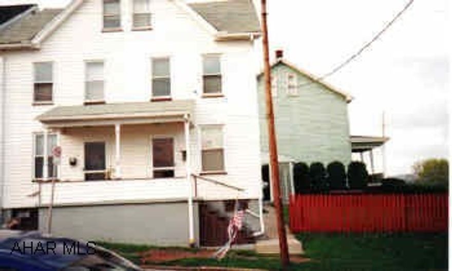 Great duplex in Altoona.  Each unit has seperate utilities, 2BRs, 1BA.  Mint Condition.  Nice clean and net duplex in the city.  Tenant pays all utilities.  Don't miss this one.  One side rented with lease @ $350, one side will be vacant @ $375/mo.