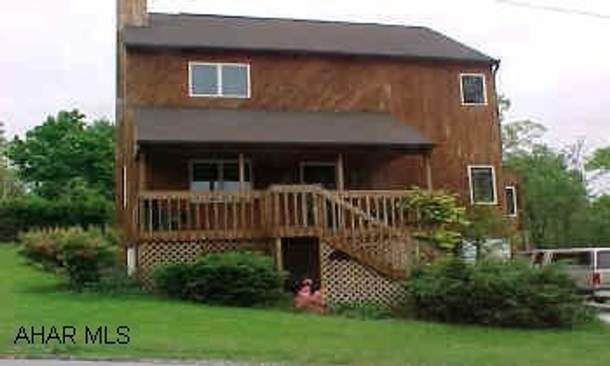 Wonderful 3BR Cedar Contemporary, corner lot, fenced yard. Fireplace in LR., nice MB suite w/skylights & big closets. Vaulted ceiling in family room. MOTIVATED SELLER. Will look at offers. New berber carpet and painted. Vacant. Family room has vaulted ceilings. Sky lights in MB, full bath double closets. Fireplace in LR, 1st floor laundry & 1/2 bath. Hot tub with nice patio. Fenced yard.