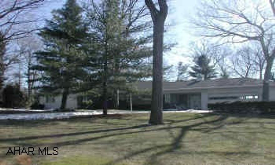 LOCATION, LOCATION, LOCATION.  A ONE STORY ON HOLLIDAYSBURG'S MOST PRESTIGIOUS CUL-DE-SAC.  ADJOINING THE GOLF COURSE.  LOTS OF COMFORTABLE SPACE FOR THE FAMILY.  HOME WARRANTY INCLUDED.