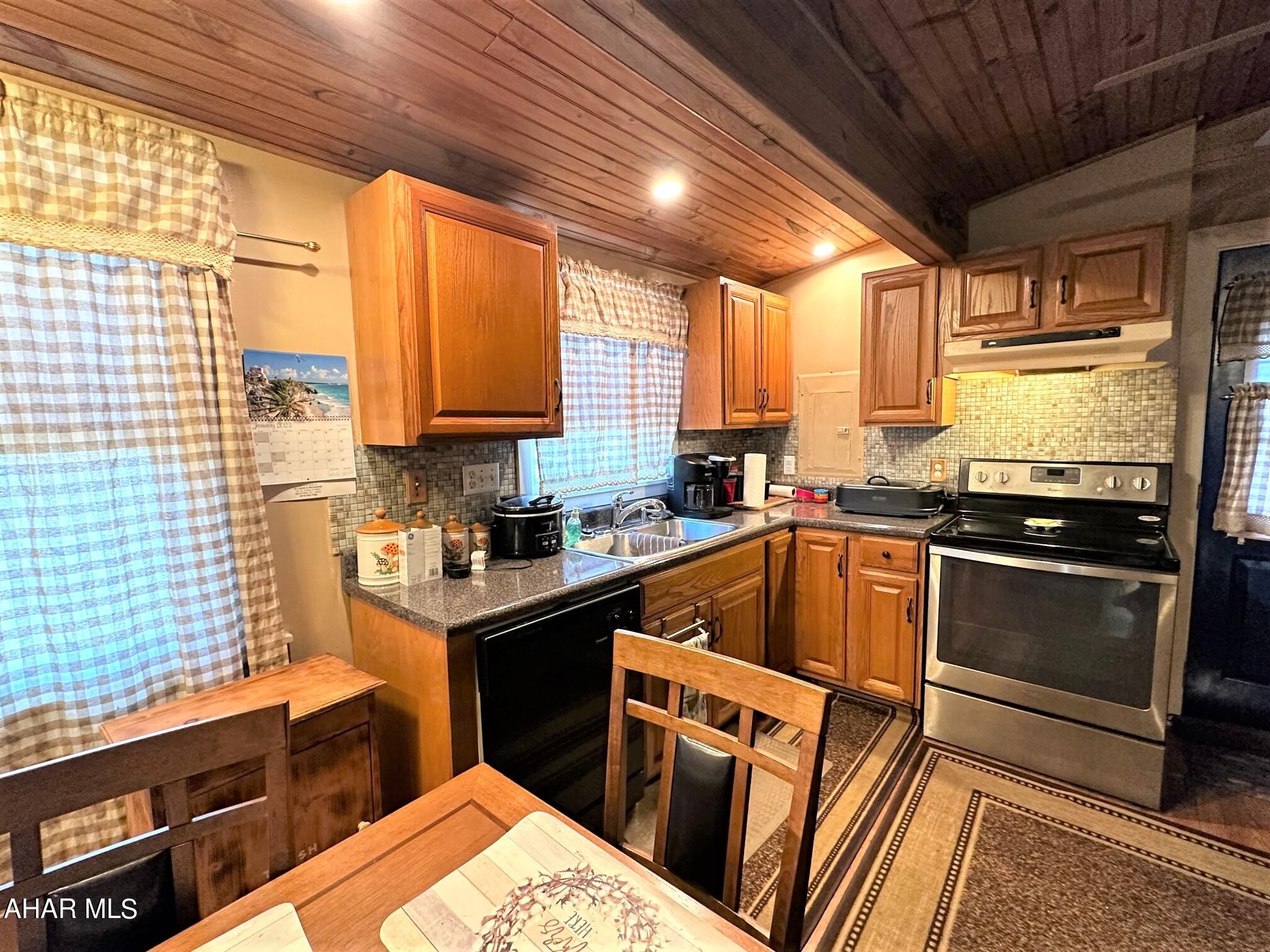 Lakewood Manor - Residential