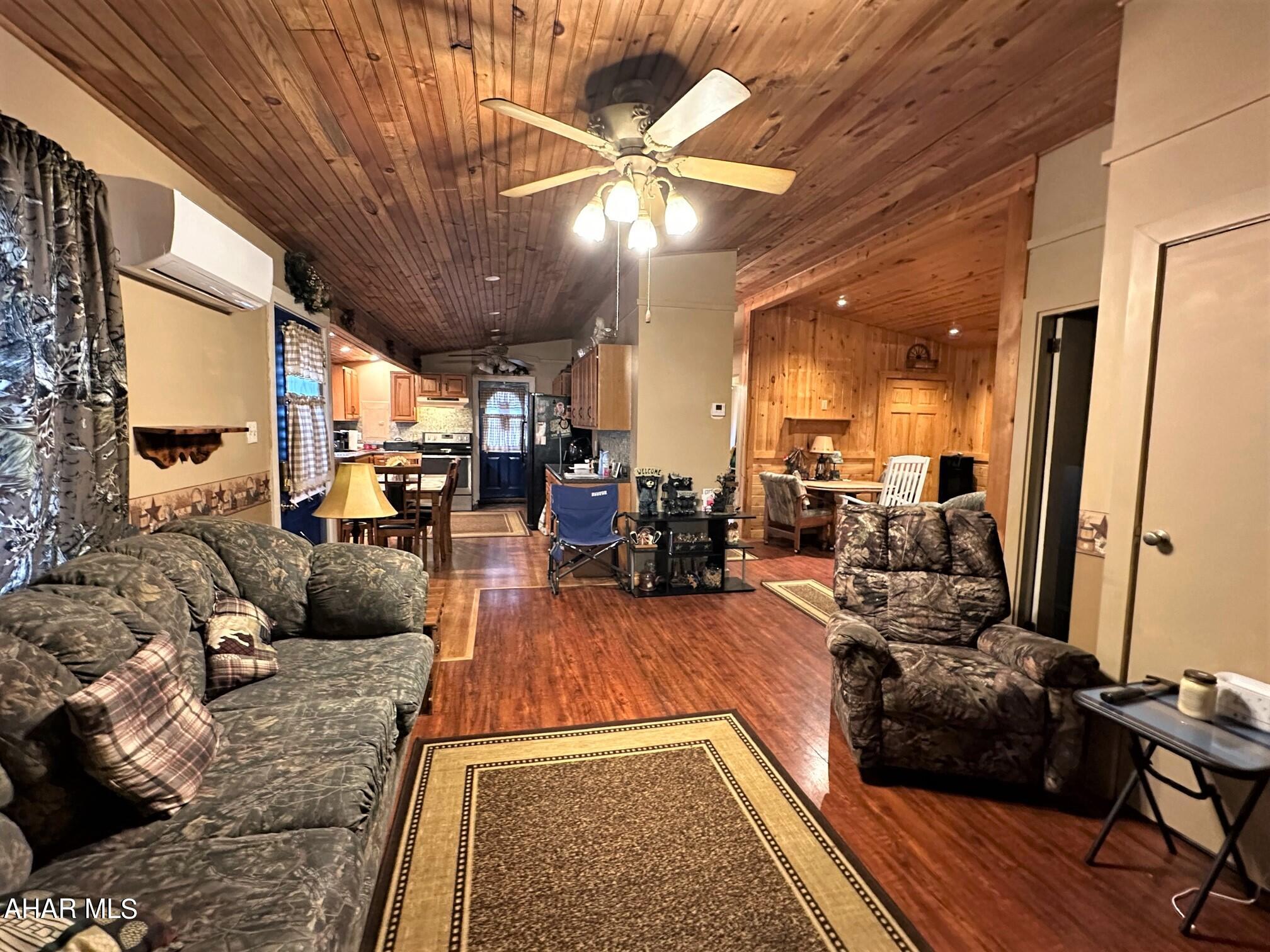 Lakewood Manor - Residential