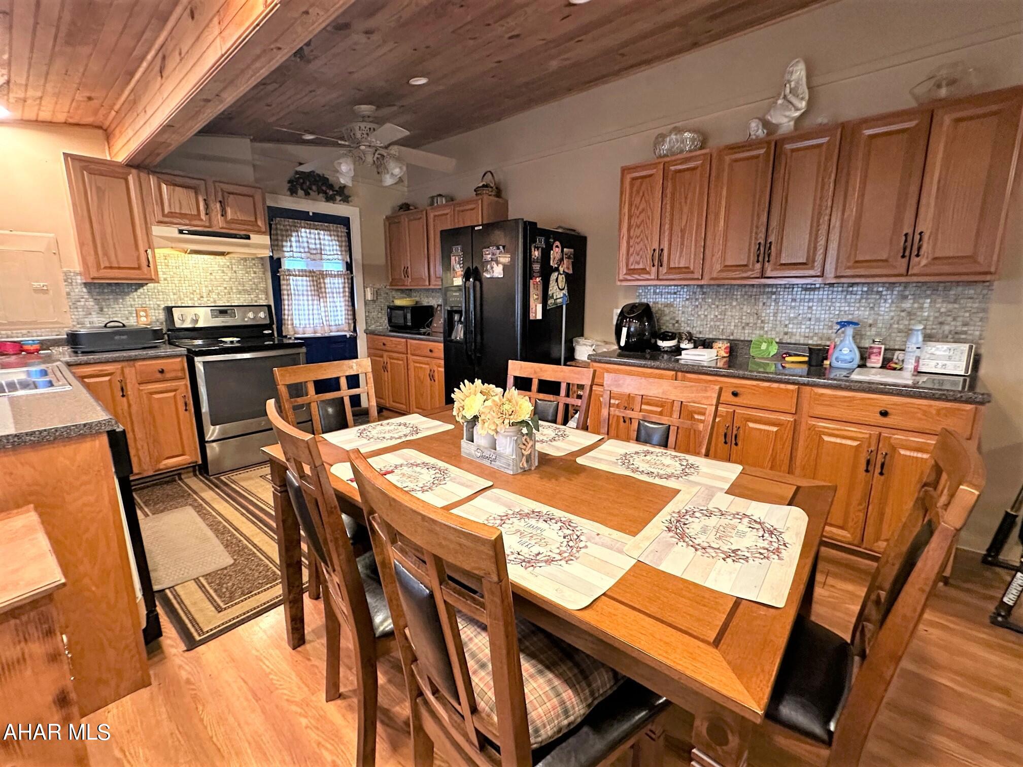 Lakewood Manor - Residential