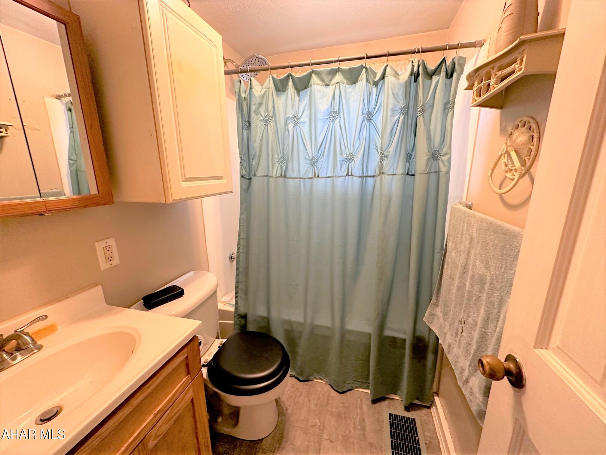 Lakewood Manor - Residential