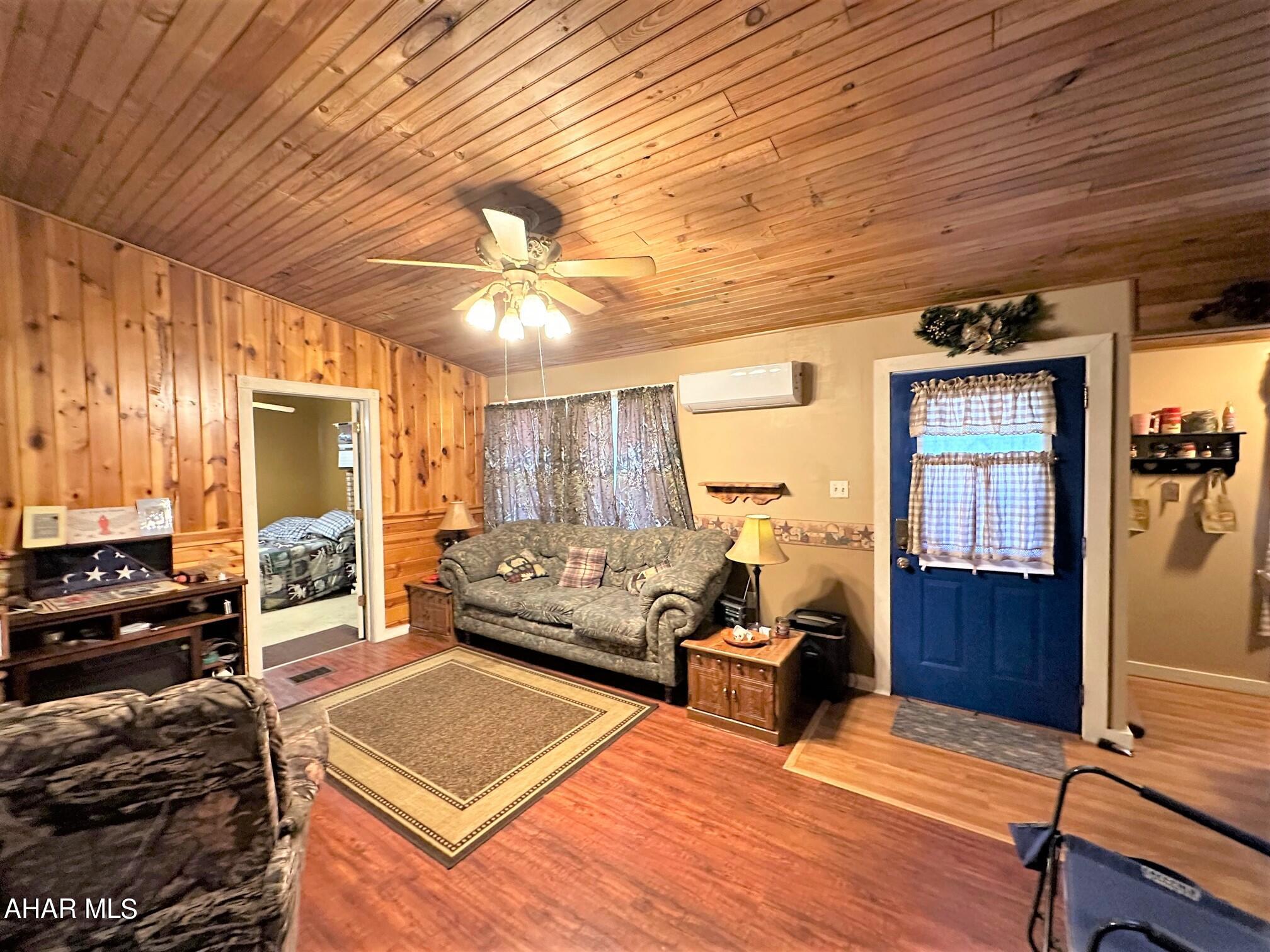 Lakewood Manor - Residential