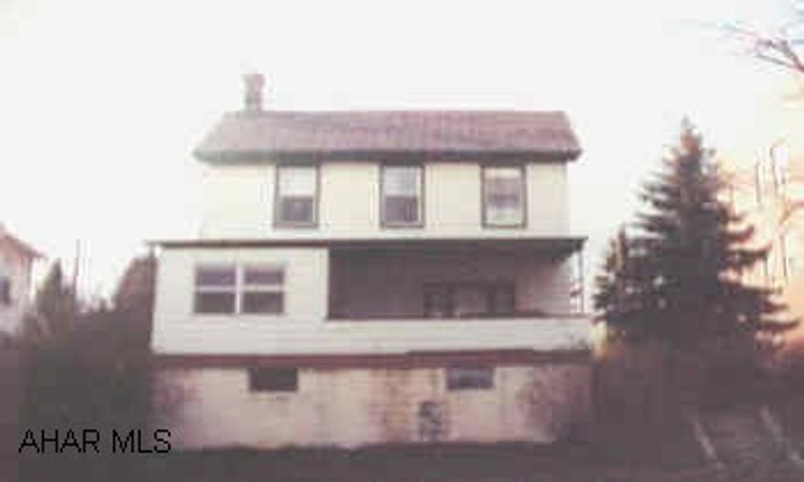 2-story 3BR modern kitchen, living room, dining room, 3/4 bath, most windows replaced, 1-car garage.  Needs work.  Good investment property/first time home buyer.  Needs work, sold as is.