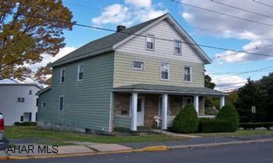 Nice big double lot on a corner. 1.75 baths, laundry on first floor. Hardwood floors in the living room & dining room, great character throughout, spacious rooms,. Priced below appraised value--Motivatd seller! Nice big double lot on a corner. 1.75 baths, laundry on first floor. Hardwood floors in the living room & dining room, great character throughout, spacious rooms,. Priced below appraised value--Motivatd seller!