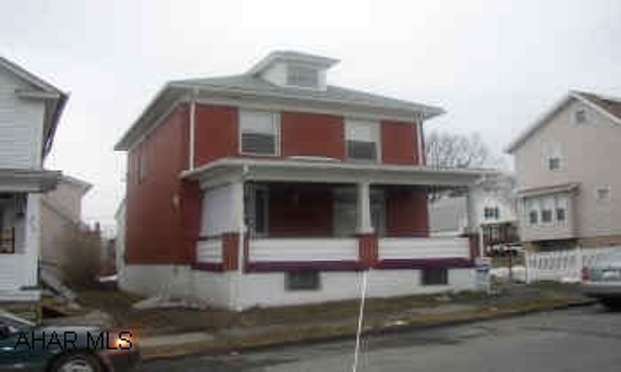 NICE NEIGHBORHOOD. VINYL WINDOWS, FURNACE & ELECTRICAL 3 YEARS OLD. ROOF LESS THAN 1 YEAR OLD. OFF STREET PARKING.