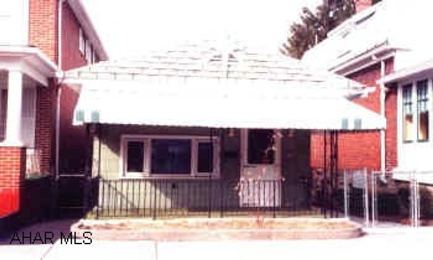 NEAT SMALL HOME WITH BATH AND BEDROOM ON FIRST FLOOR. FORMAL DINING ROOM. 2 BEDROOM ON SECOND FLOOR.