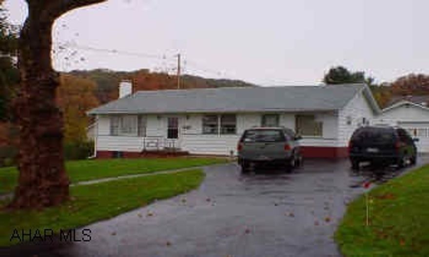 QUIET NEIGHBORHOOD, EAT-IN KITCHEN, WORKSHOP IN GARAGE WITH OIL HEAT, SHOWER IN BASEMENT. QUIET NEIGHBORHOOD, EAT-IN KITCHEN, WORKSHOP IN GARAGE WITH OIL HEAT, SHOWER IN BASEMENT.