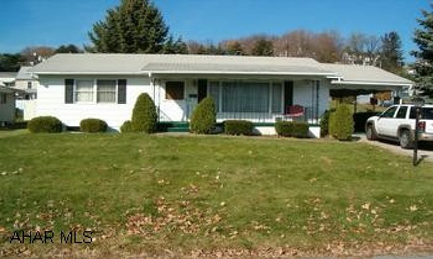 Pleasant Valley rancher on a large lot. Pleasant Valley rancher on large flat lot. EIK, LR, Dining area, 2BR, 1BA plus finished basement. Well built-great location! Call Linda DelGrosso @935-1093.