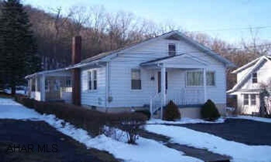 Newly remodeled ranch style home with new windows, new roof kitchen and bath. great location close to town.