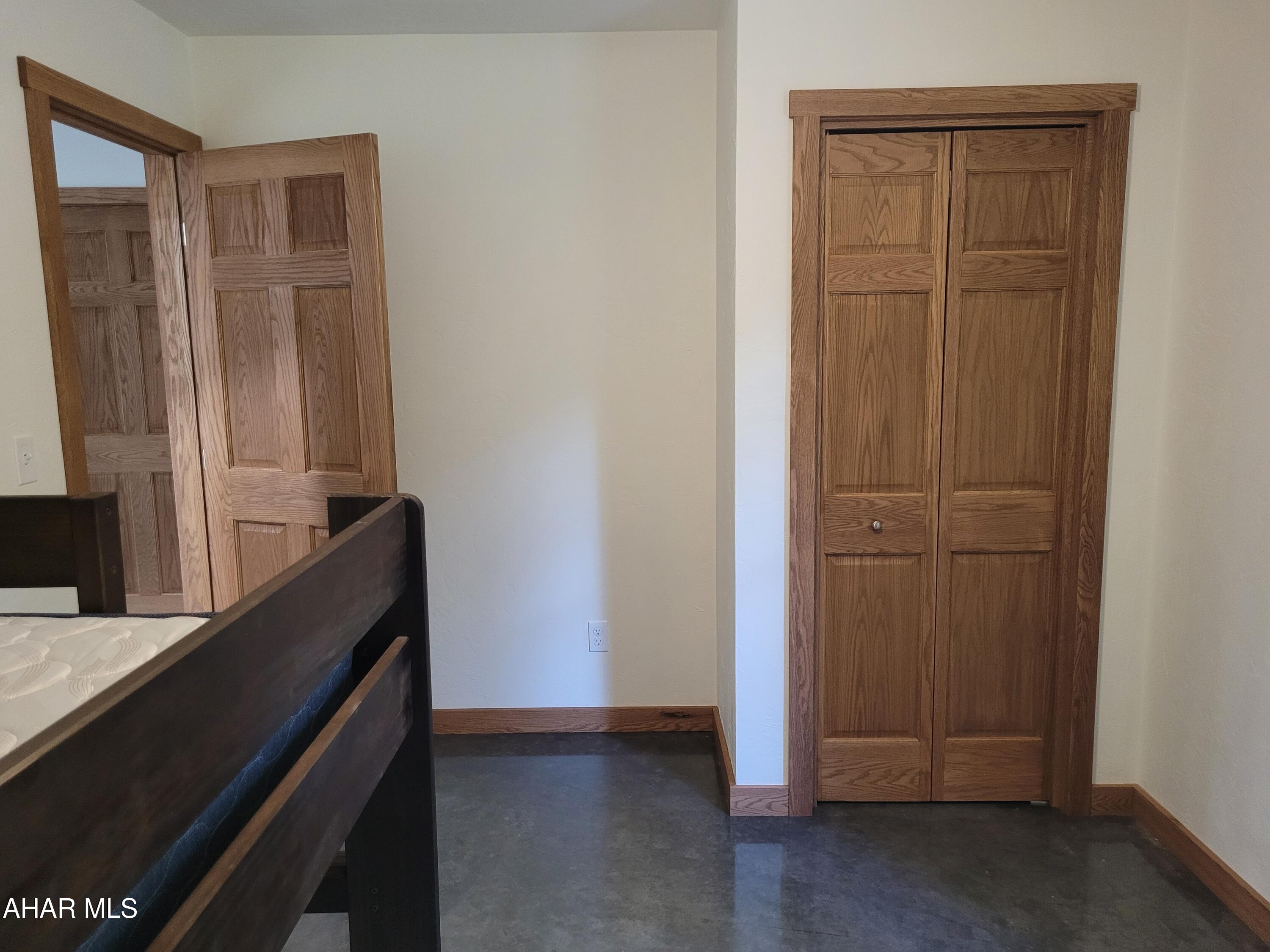 Glendale Yearound - Residential