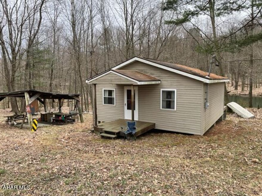 Private secluded 2 bedroom cabin with pond. I deal for hunting and great get away. There is no heat or septic system. Spring on the property but not connected to the house.