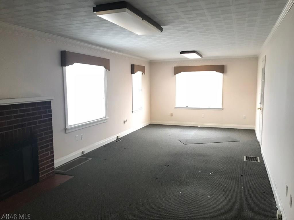 Unknown - Commercial Lease