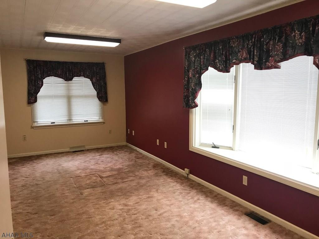 Unknown - Commercial Lease