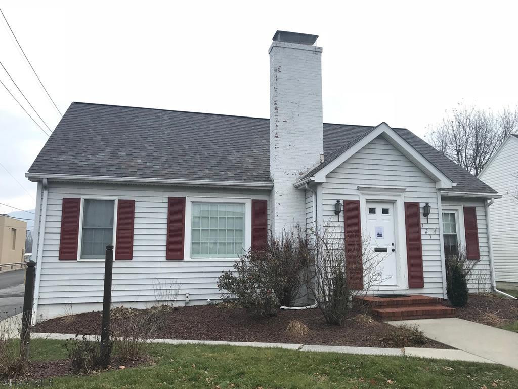 Unknown - Commercial Lease