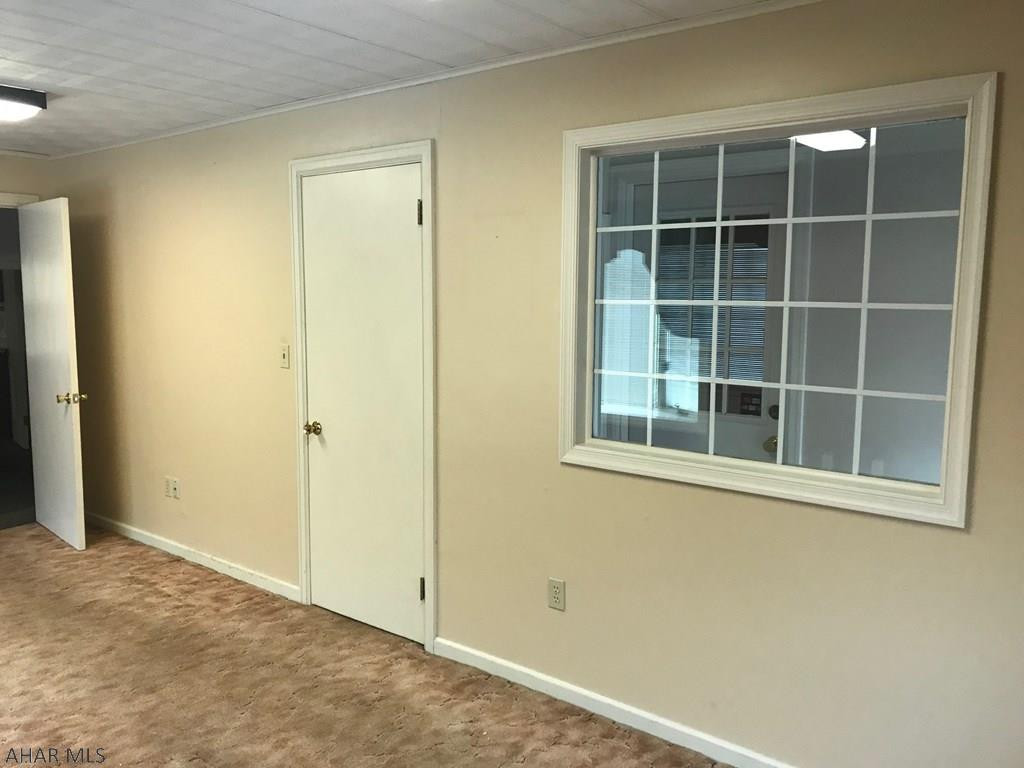 Unknown - Commercial Lease