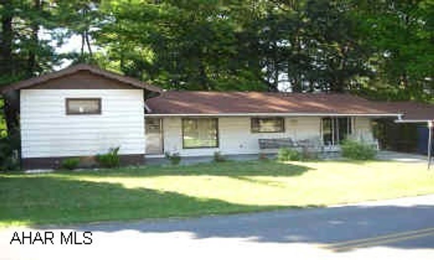 NICE ONE STORY, 2 BR HOME ON LEVEL LOT.  DEN, CARPORT, FULL BASEMENT, SHED, NEWER ROOF, & CENTRAL A/C. NICE ONE STORY, 2 BR HOME ON LEVEL LOT.  DEN, CARPORT, FULL BASEMENT, SHED, NEWER ROOF, & CENTRAL A/C.