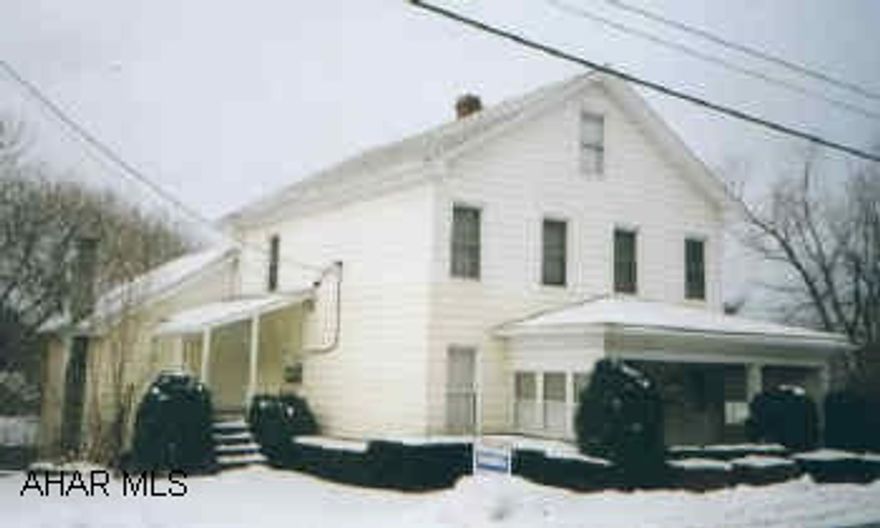 OWNER OCCUPIES VERY NICE 2 BEDROOM APT. UPPER LEVEL 2 BEDROOM RENTS FOR $350. LOWER LEVEL 1 BEDROOM RENTS FOR $315. I-99 TO 865 TURN LEFT ON 5TH STREET. AT END TURN RIGHT AND THEN LEFT ON STONE TO END. TURN LEFT ON BELLVIEW . 2 BEDROOM HOME WITH 2 APTS.