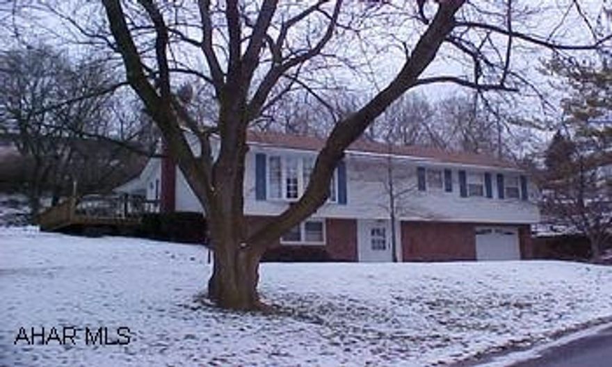 220N past Kettle, left on Indiana Drive, home on left.  Beautiful home, private back yard, nice deck, central air.  New carpet and ceramic tile.  #J-793 220N past Kettle, left on Indiana Drive, home on left.  Beautiful home, private back yard, nice deck, central air.  New carpet and ceramic tile.  #J-793