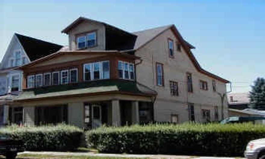 Rents 570, 470, 375, 10 garage, 10 garage.  Tenants pay for electric and heat - gas  Seller's pay for water, trash, cooking gas.