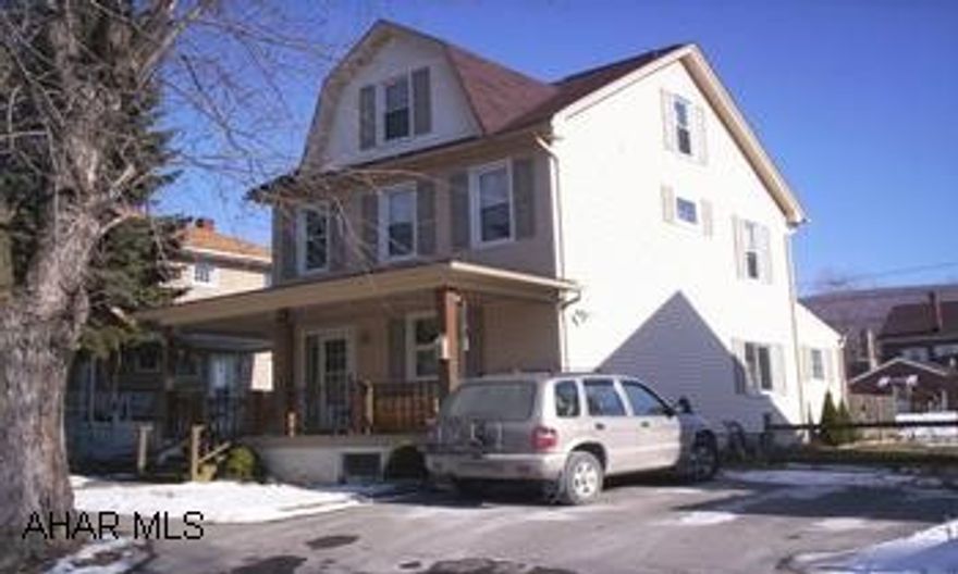 East End - Great family home, 3 bedrooms, 1st floor laundry w/ half bath, family room in basement w/ 3/4 bath, large deck in back,  off street parking, shed. East End - Great family home, 3 bedrooms, 1st floor laundry w/half bath, family room in basement w/ 3/4 bath, large deck in back, off street parking, shed.