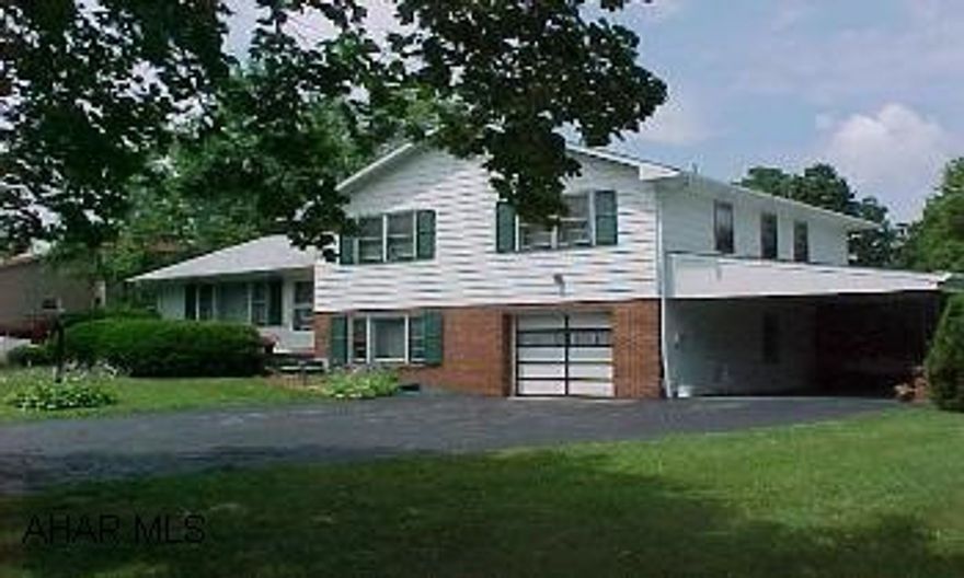 Well built home, nice floor plan. Large corner lot - eat in kitchen - 2 new wall ovens. Roof less than 10 years old, furnace 2 years old. Needs some updating.