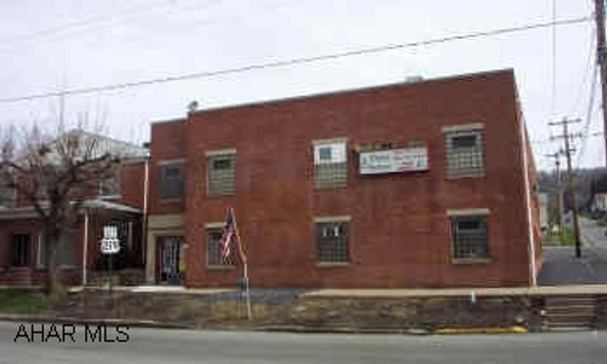 Fully occupied brick rental unit.  tenants include retail, dance studio, and doctor's office.