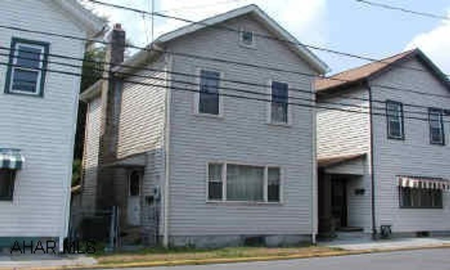 SMALL 3 BEDROOM HOME, VINYL SIDING.  LARGE TREE IN BACK YARD TO BE REMOVED AT SELLERS COST.