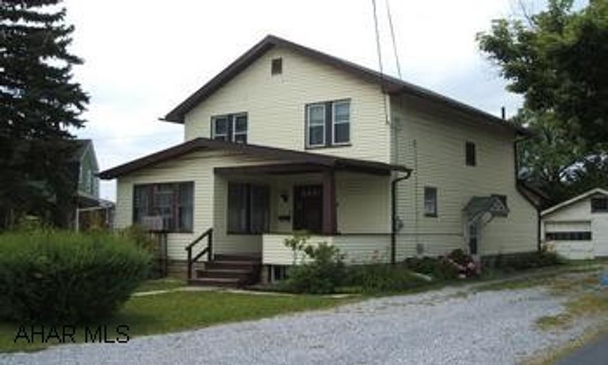 2 Story In Nice Area - Nice Sized Rooms - 2 Car Detached Garage - Thermo Windows On 2nd Floor 2 Story In Nice Area - Nice Sized Rooms - 2 Car Detached Garage - Thermo Windows On 2nd Floor