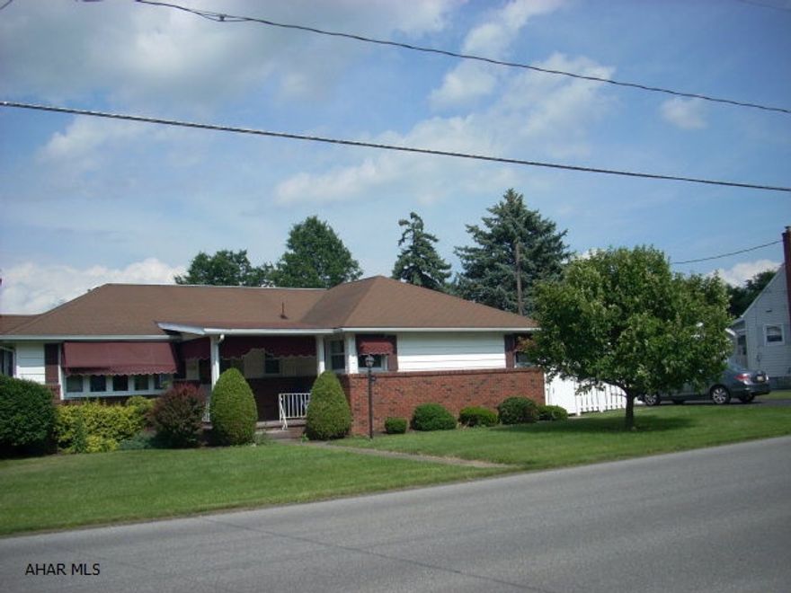 Immaculate rancher close to all schools, hardwood floors-covered, gas fireplace, finished rec room, all season room, eat-in kitchen.