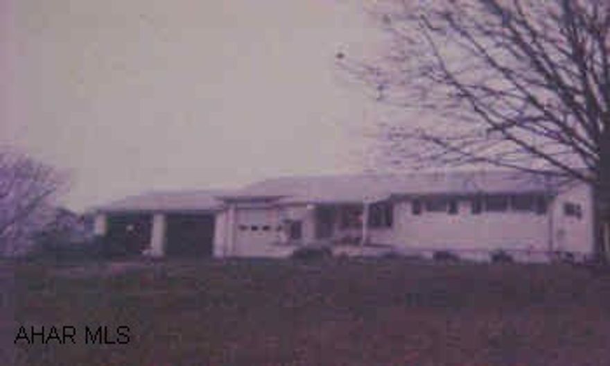 Darling 3 BR ranch with family room, hardwood floors & 3 car garage on 1.28 acres in sinking valley! two tax ID#'s21-16-21-20 & 21-16-21-9