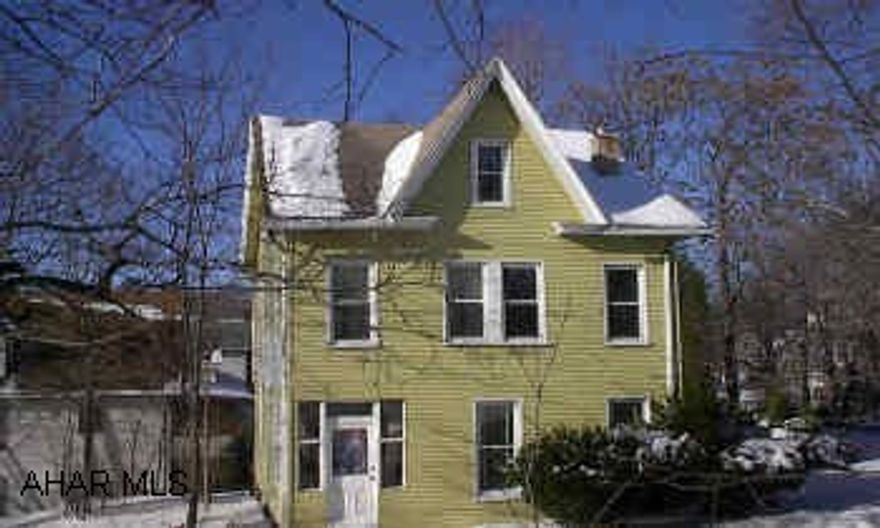 Great Starter Home or Investment Property.   Great Starter Home or Investment Property.