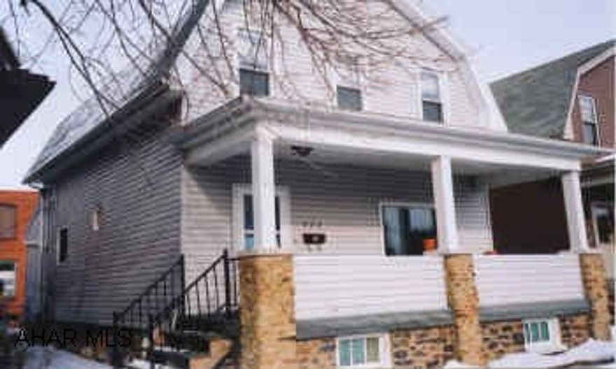 3 BEDROOM 1.5 BATH. NEW ROOF, SIDING, WINDOWS.  SHED, MUDROOM. FENCED YARD. WASHER, DRYER, RANGE, DW.  GREAT BUY! NEW ROOF, SIDING, WINDOWS! MECHANICALLY SOUND. 3 BEDROOM, 1.5 BATHS. FENCED YARD. OFF BEALE/BROAD AVENUE. CALL DARLA 696-1227.