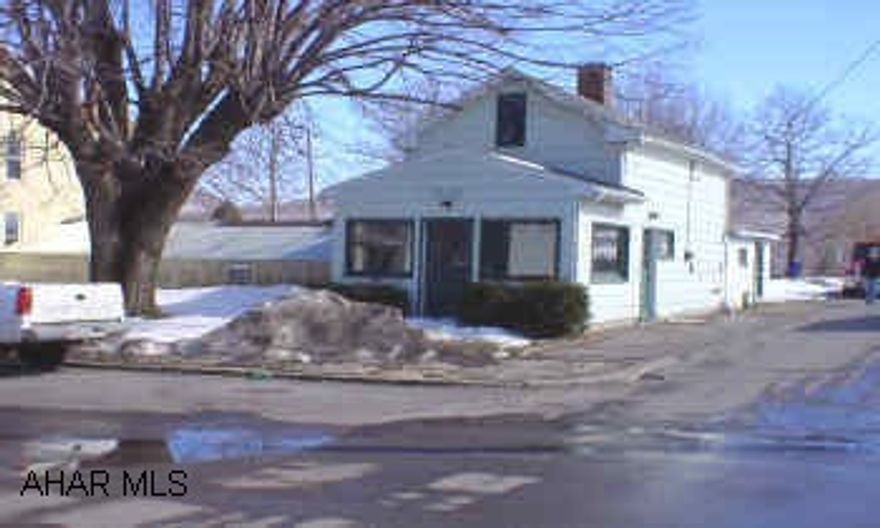 FORMER KUNY FLOWER SHOP.  1 1/2 STORY OFFICE, 3 GREENHOUSES, POWDER ROOM AND STORAGE ROOM, LARGE CORNER LOT. FORMER KUNY FLOWER SHOP.  1 1/2 STORY OFFICE, 3 GREENHOUSES, POWDER ROOM AND STORAGE ROOM, LARGE CORNER LOT.