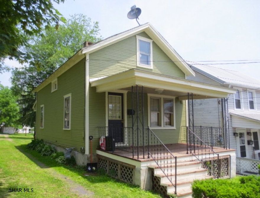 Great  investment opportunity on an in town, 2 bedroom, 1 bath rental home.  An extra lot is included which adds to the value of this home.