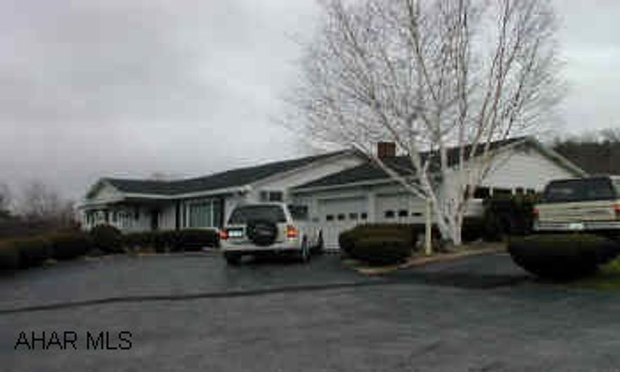 Great View-This one Story Home has large Family Room, Living Room-Beautiful Formal Dining Room- Built in Desk and Cabinets in Kitchen-New Roof-Complete Bar in finished Basement 3/4 Bath in Basement, Kitchen & Laundry in Basement-Must See!! Home waranty. Great View-This one Story Home has large Family Room, Living Room-Beautiful Formal Dining Room- Built in Desk and Cabinets in Kitchen-New Roof-Complete Bar in finished Basement 3/4 Bath in Basement, Kitchen & Laundry in Basement-Must See!! Home waranty-Lock Box.