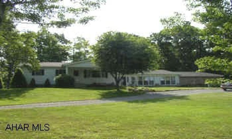 MULTI LEVEL THAT LIVES LIKE A 1 STORY. LOTS OF SPACE. LOCATED ON  A DEAD END LANE. OFFERING PRIVACY. 1.9 ACRES. MUST SEE. CONTACT SUSAN 935-8252.