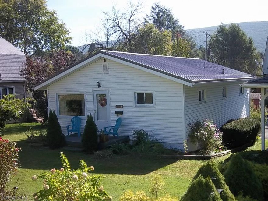 Spacious and updated, 2 BR, 1.5 BA home in East End. Kitchen totally updated, newer metal roof and newer CAC. One car garage, double lot and fenced in on dead end street. Won't last long! Call listing agents for private tour..