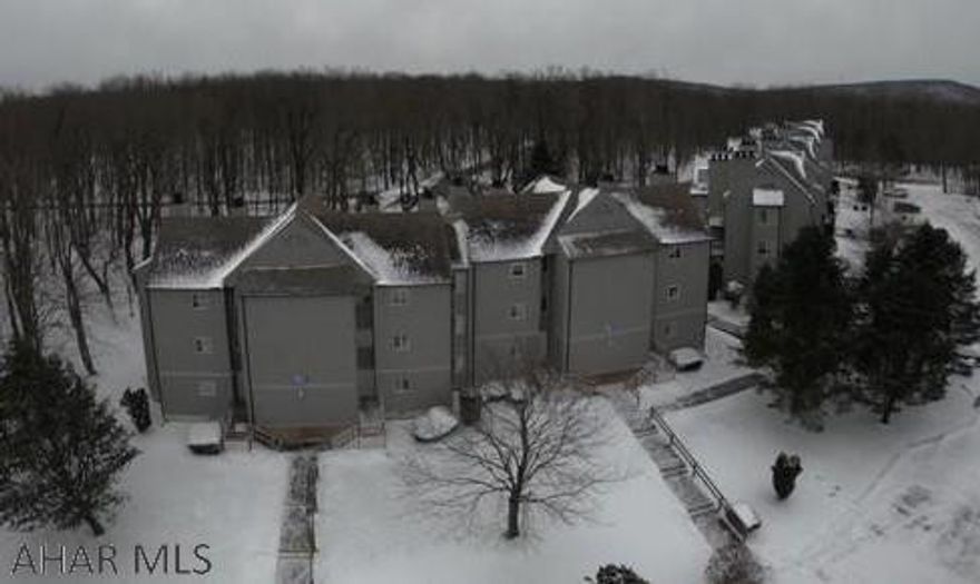 Fully Furnished 2nd-floor studio condo with new efficient mini-split AC/heat!  Newer items include 50" LED TV, drapes, furniture, refrigerator, & carpeting.  Freshly painted interior & updated sliding door to balcony & some newer vinyl windows.  2nd-floor studio with alcove bed, fireplace & balcony - sleeps 4. $255/mo HOA dues include:  road & outside maintenance, indoor & outdoor pools, hottubs, +tennis court usage.  4-seasons resort:  Golfing & skiing for a fee.  #J-455