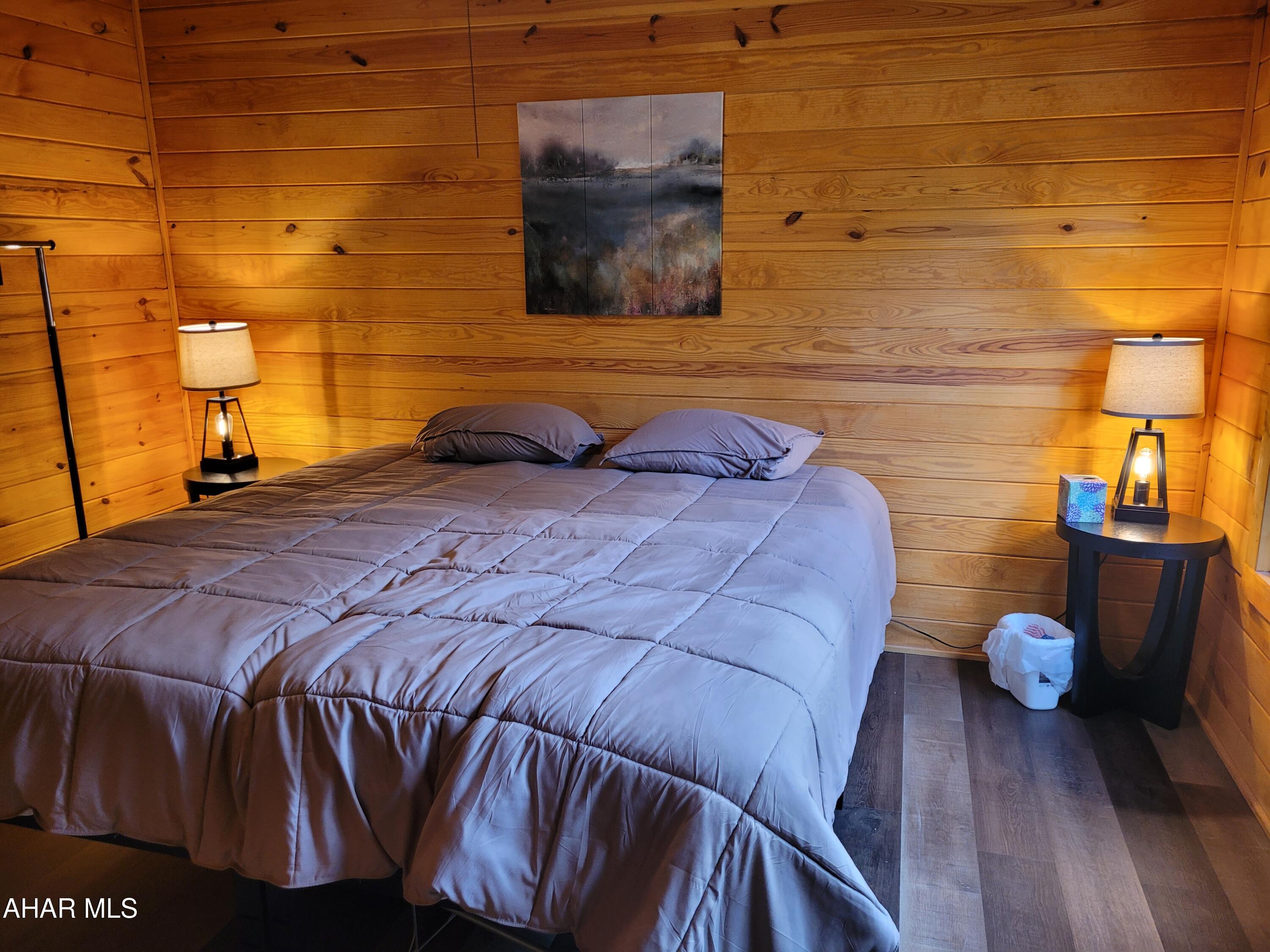 Glendale Yearound - Residential