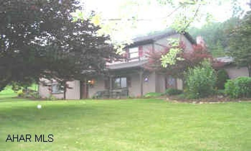 VERY CLEAN & NICELY DECORATED. LARGE KIT-D.A. WHICH OPENS UP TO L. RM GIVING A GREAT VIEW OF S.V. BRIGHT & CHEERFUL F. RM. 2 CAR ATT. GAR. WELL LANDSCAPED .850 ACRE LOT WHICH OFFERS LOADS OF PRIVACY. VERY CLEAN & NICELY DECORATED. LARGE KIT-D.A. WHICH OPENS UP TO L. RM GIVING A GREAT VIEW OF S.V. BRIGHT & CHEERFUL F. RM. 2 CAR ATT. GAR. WELL LANDSCAPED .850 ACRE LOT WHICH OFFERS LOADS OF PRIVACY.