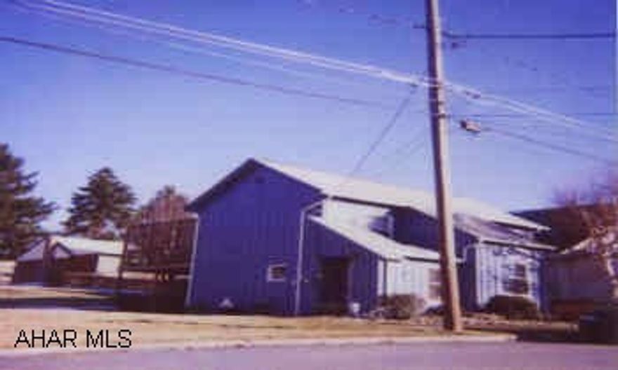 ADORABLE - UNIQUE LAYOUT! SPIRAL STAIRS. OPEN BEAMS. SKYLIGHTS! FRENCH DOORS. DECK. MOVE-IN COND. ALL APPTS THRU LINDA. 48-HR NOTICE TO SHOW PLEASE. ADORABLE UNIQUE LAYOUT! SPIRAL STAIRS. OPEN BEAMS. SKYLIGHTS! FRENCH DOORS! DECK.