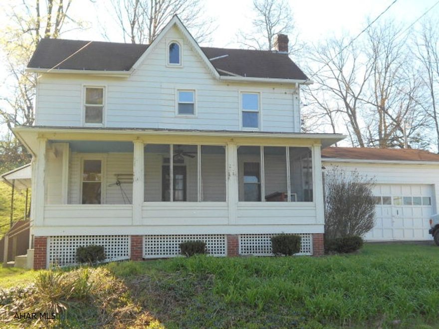 For Comp Purposes Only- 4-Bed, 1.5 bath, w/2136 S.F. Barn, Inground Pool & Corner Lot.