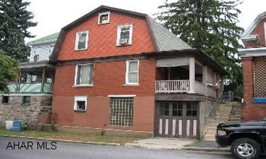 GOOD, SOLID BRICK/FRAME, 2-STORY W/ 3 BRS, 1 BATH, MODERN KITCHEN, NEW FURNACE, NEW 100 AMP SERVICE & 1-CAR INTEGRAL GARAGE. GREAT INVESTMENT PROP. OR 1ST HOME. PRICED TO SELL @ 32,000 GOOD, SOLID BRICK/FRAME, 2-STORY W/ 3 BRS, 1 BATH, MODERN KITCHEN, NEW FURNACE, NEW 100 AMP SERVICE & 1-CAR INTEGRAL GARAGE. GREAT INVESTMENT PROP. OR 1ST HOME. PRICED TO SELL @ 32,000 CALL LORA 931-1018.