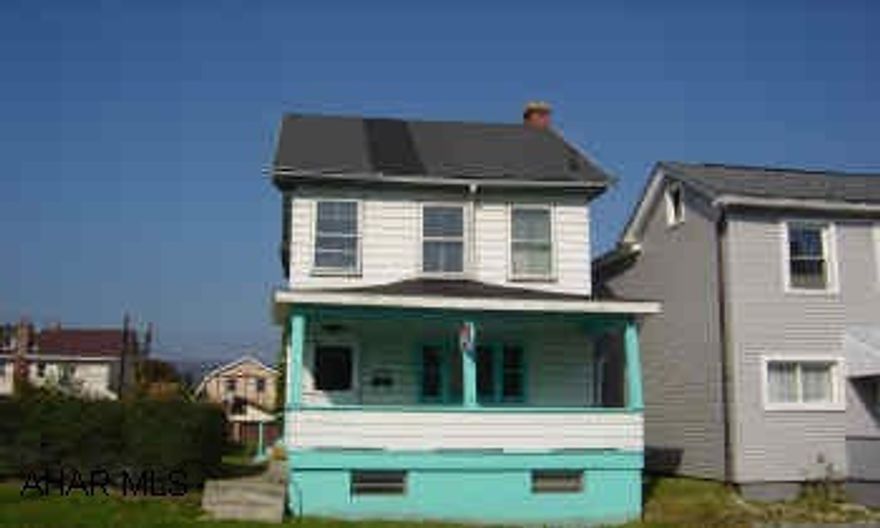 Greast Starter Home/ Nice Lot off Street Parking-2 Car Driveway