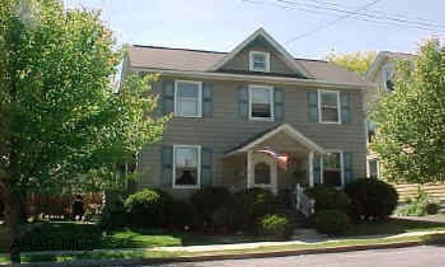 Attractive 2 story home in great in-town location.Talk to Ginny regarding contingency.