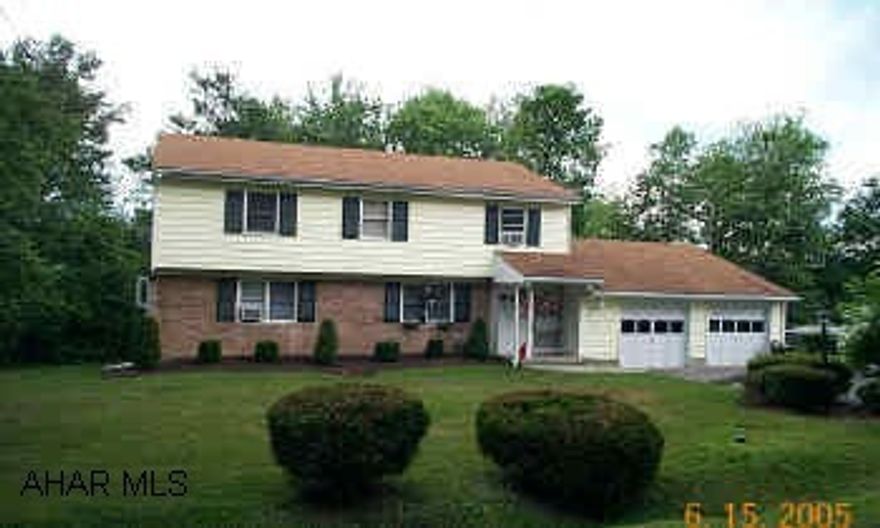 Sylvan Hills Duplex - "Quite Rare" - W/Garages - Upper Unit - Freshly Painted and Carpeted - Prop Nets $9K/Yr