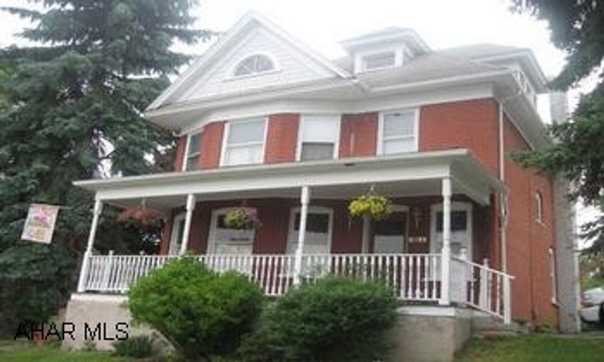 CLASSIC BRICK FEATURES BEAUTIFUL NEWER KIT, 1ST FLR LAUNDRY & 1/2 BATH. LOVELY MASTER SUITE. REAR DECK & PARTIALLY FENCED YARD. CLASSIC BRICK FEATURES BEAUTIFUL NEWER KIT, 1ST FLR LAUNDRY & 1/2 BATH. LOVELY MASTER SUITE. REAR DECK & PARTIALLY FENCED YARD.  HOME WARRANTY INCLUDED!